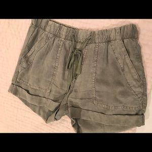 Bella Dahl Easy Summer Shorts - Army Green - XS